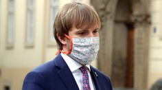 Ministr si obhájil nákupy roušek bez certifikátu. Mít ho nemusely