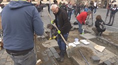 Návrat Mariánského sloupu se prodražuje, spolek mluví o naschválu