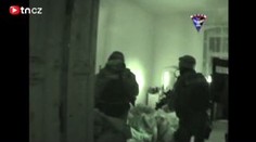 AKČNÍ VIDEO policejního zásahu na nelegální výrobce cigaret