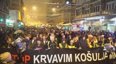 Evropu zasáhly protesty. Maďaři se bouří proti obřím přesčasům