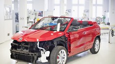 SUV bez střechy: Ve Škodě přestavěli Karoqa na kabriolet