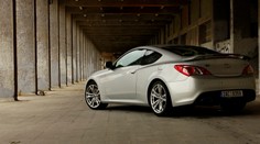 TEST Hyundai Genesis Coupe: KOR vs. USA