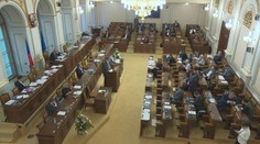Sněmovna chce zpřísnit podporu uprchlíků. Pomoc má být kratší