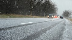 Řidiči pozor! ČHMÚ varuje před ledovkou na severovýchodě Česka