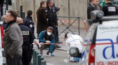 Vrah ze skútru, který v Toulouse zastřelil učitele a tři děti (3, 6 a 10) je zřejmě neonacista