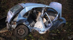 Mladík s čerstvým řidičákem boural, srazil auto s miminkem. 8 zraněných
