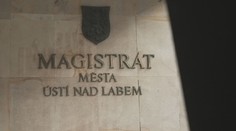 Ústecká úřednice dostává půlmilionové odměny. Za co jsou, odmítá prozradit