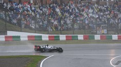 Neuvěřitelné. Bianchiho otec zuří. Gaslymu vjel v Suzuce do cesty jeřáb