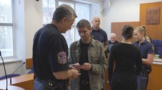 Soud poslal za vraždu do vězení muže a jeho partnerku. Měli brutálně zabít její matku