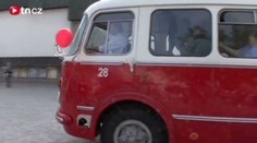 Starý autobus s vlekem: posilovna na kolech bez vytápění