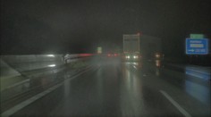 Jana ohrozil na dálnici couvající kamion. Podobných incidentů jsou stovky