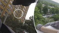 VIDEO: Žena plašila holuby a vypadla z okna. V 7. patře visela jen za nohu!