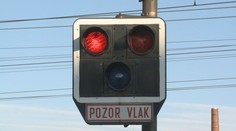 Rychlíky z Chebu do Ústí a Prahy stojí kvůli poruše vedení
