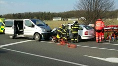 Hasiči se cestou ze soutěže srazili s osobním autem, 13 zraněných