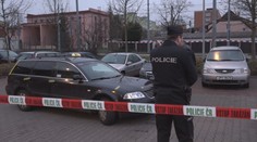 Taxikář vezl klienta z Plzně domů, na chodbě pak našli jeho mrtvolu!