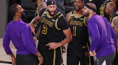 Davis trefil trojku s klaksonem! Lakers tak vedou v sérii 2:0 na zápasy