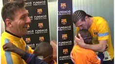 TO VÁS DOSTANE! Slepý klučina poznává fotbalisty Barcelony