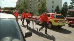 S dělníky se zřítil výtah ze čtvrtého patra, jeden zemřel. VIDEO