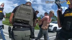 Atentátník číhal na Trumpa celý den v křoví, prozradila ho čouhající hlaveň