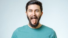 Lepší než nanuk! Muž olizoval domovní zvonek celé hodiny