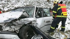 Dva opely na šrot, cestující jako zázrakem zachránily airbagy