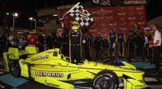 IndyCar ve Phoenixu: Nehoda v 1. zatáčce a krasojízda Pagenauda