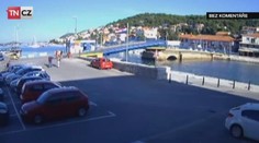 VIDEO: Řidička dupnula na plyn a přeletěla otevřený most!