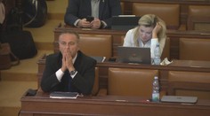 Vládu tlačí čas. Bez daňového balíčku nebudou peníze na vyšší rodičovskou