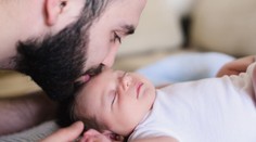 Změna u otcovské dovolené. Podívejte se, kdy na ni tatínci mají nově nárok