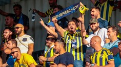 Šokující záběry z Istanbulu. Fanoušci Fenerbahce napadli příznivce United
