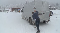 Sníh a náledí trápí řidiče! Silnici na Pelhřimovsku zablokovala dodávka