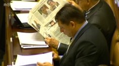 Obstrukce jsou pitomost, vzdejte se platů, vyzývá Zeman