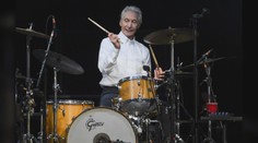 Zemřel bubeník legendárních Rolling Stones Charlie Watts, bylo mu 80 let
