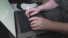 Senioři bojují s digitalizací. Problémy mají s lékaři i důchody