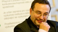 Dobeš zuří! Kvůli novinářům na ministerstvu školství opět skončil a odešel i z VV!