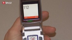 Žena šikanuje záchranáře stovkami telefonátů! Máme záznam