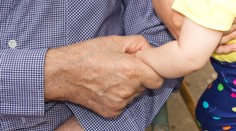 Prarodiče tajně otestovali DNA vnuka. Nevěřili mojí ženě, tvrdí zdrcený otec