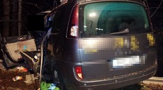 Tragická smrt: Auto vyletělo v zatáčce přímo do stromu