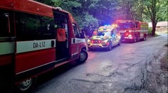 Akční záchrana na Karlštejně kvůli spadlému mobilu. Umřeme, bála se žena