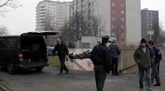 U finančního úřadu ležel nahý mrtvý muž. Měl u sebe 12 tisíc korun