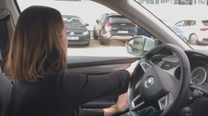Trik, který mnozí řidiči ani neznají. Europarlament ho chce zařadit mezi povinnosti