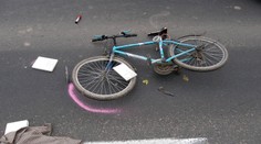 NEŠTĚSTÍ U CHOCNĚ: Dítě na kole vjelo přímo pod vlak