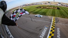 Kolotoč NASCAR v neděli pokračuje na okruhu Kansas Speedway