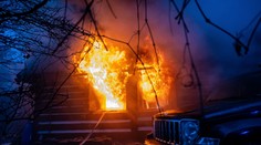 Při požáru chalupy na Rychnovsku uhořel člověk. Oheň vzplál nejspíš od topidla