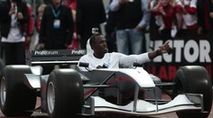 BOLT přijel ve formuli! Viděl i triumfy Hejnové a Veselého