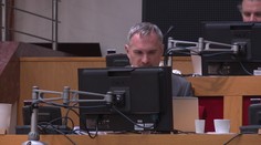 Hřib zůstává ve funkci. Opozice chce jeho konec kvůli zásahu NCOZ