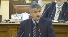 Novináři nachytali poslance! Místo hlasování šli na večírek!