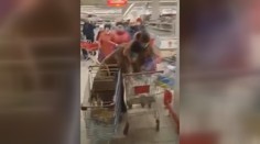 Panika v ruských obchodech. Lidé se přetahují o cukr a dělají si zásoby