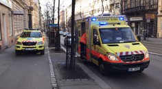 Střílelo se tam? V bytě našli muže v bezvědomí, ležel tam několik dní