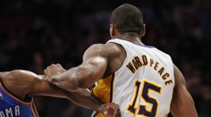 VIDEO: Basketbalista se jménem Světový Mír napadl soupeře